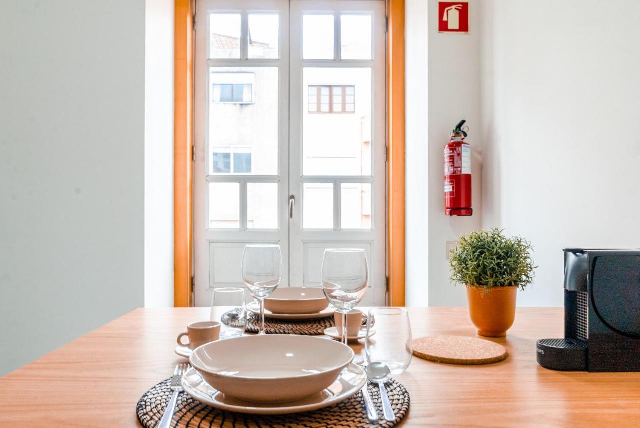 Cozy Studio In The Heart Of Lapa - 5Min Walk To Metro! Porto Luaran gambar