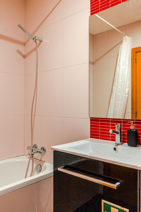 Cozy Studio In The Heart Of Lapa - 5Min Walk To Metro! Porto Luaran gambar
